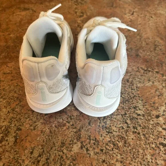 Sabrina 2 "White Noise" - Picture 2 of 5